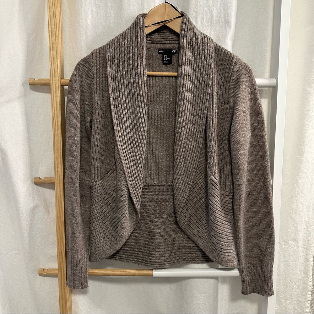 H&M - Open front cardigan in light brown, M